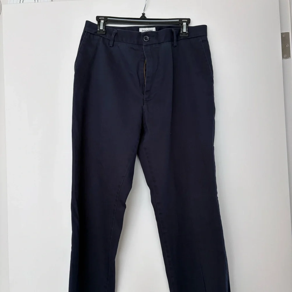 Dockers Men's Straight Fit Dark Blue Chinos